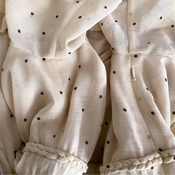 SOLD ON CURTSY - Picture 4 of 10